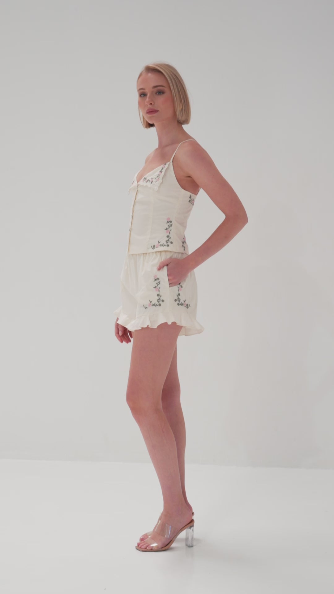 TW4777 Daisy Colour Embroidery Top Ivory